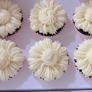 Chocolate Cupcakes with Vanilla buttercream (Pack of 6)