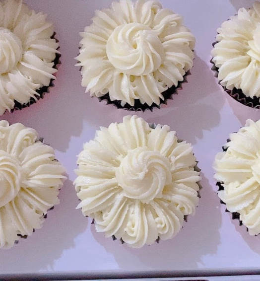 Chocolate Cupcakes with Vanilla buttercream (Pack of 6)