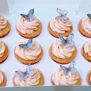 Cupcakes Decorated with Vanilla Buttercream