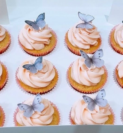Cupcakes Decorated with Vanilla Buttercream