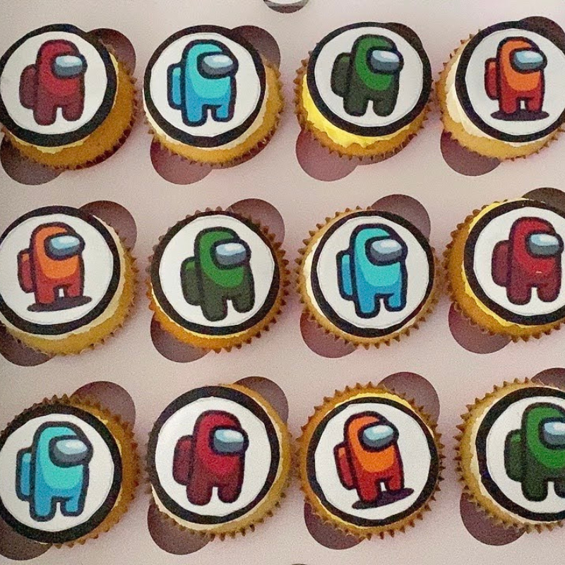 Cupcakes Decorated with Vanilla Buttercream Frosting
