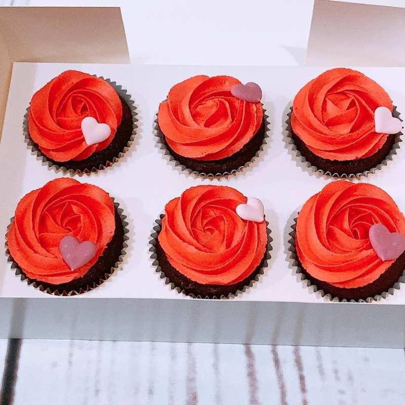 Mixed Style Buttercream Piping in Shades of Peach